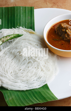 Idiyappam ist eine kulinarische Spezialität in Kerala und Tamil Nadu und bestehend aus Reismehl Stockfoto