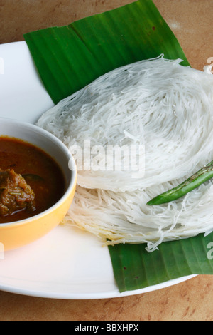 Idiyappam ist eine kulinarische Spezialität in Kerala und Tamil Nadu und bestehend aus Reismehl Stockfoto