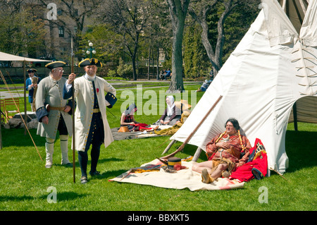 Ein Living History Association Ereignis mit Aborigines Tipi und Akteure im Zeitraum Kleid am Government House in Winnipeg, Manitoba. Stockfoto