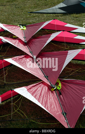 Nahaufnahme einer Gruppe von leichte Drachen auf dem Boden, nach dem Gebrauch in Blackheath International Kite Festival, 2009 Stockfoto