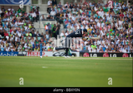 Kevin Pietersen trifft während England V West Indies - ICC Twenty20 World Cup Super Eights match bei Brit Oval. Stockfoto