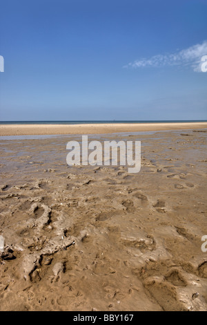 Uralte Fußspuren im Schlamm Schichten in Formby Stockfoto