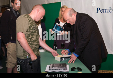 David Simon American Autor Journalist Autor Produzent und Schöpfer der TV-Serie 'The Wire' bei Hay Festival 2009 Signierstunde Stockfoto