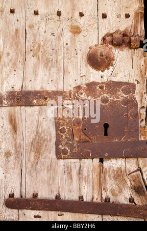 Detail der verwitterte Tür mit Schlüsselloch Stockfoto
