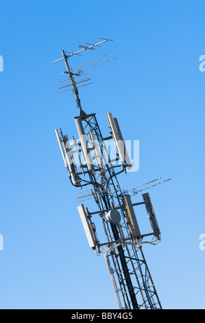 Mobiler Mast, Tachbrook Park Drive, Leamington Spa, Warwickshire, UK. Stockfoto