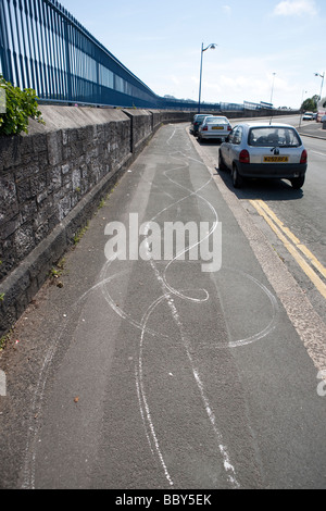 weiße Linien Plymouth. Graffiti-Vandalismus-Kunst. Student der Universität von plymouth Stockfoto