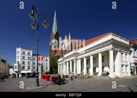 Neues Gebaeude Gebäude am Marktplatz und Schweriner Dom Dom, Schwerin, Mecklenburg-Western Pomerania, Deutschland, Eur Stockfoto