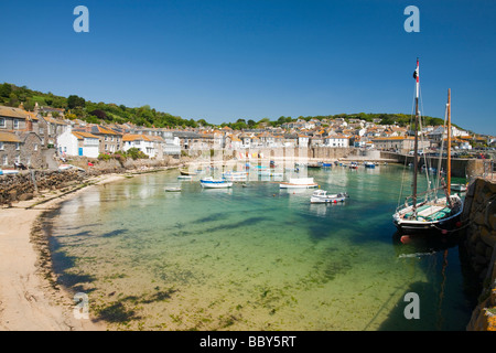 Das hübsche Fischerdorf Dorf Mousehole in der Nähe von Newlyn in Cornwall UK Stockfoto