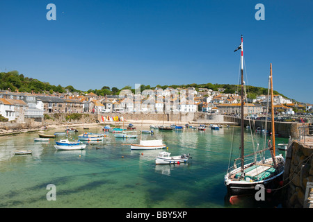 Das hübsche Fischerdorf Dorf Mousehole in der Nähe von Newlyn in Cornwall UK Stockfoto