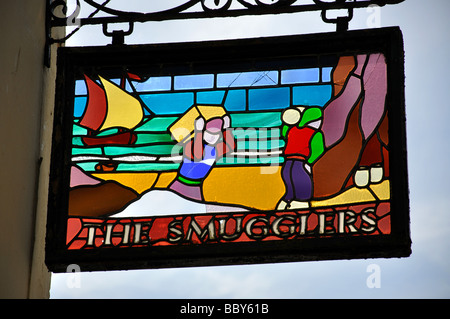 Die Schmuggler Cott Restaurant Glasmalerei Zeichen, Looe, Cornwall, England, Vereinigtes Königreich Stockfoto