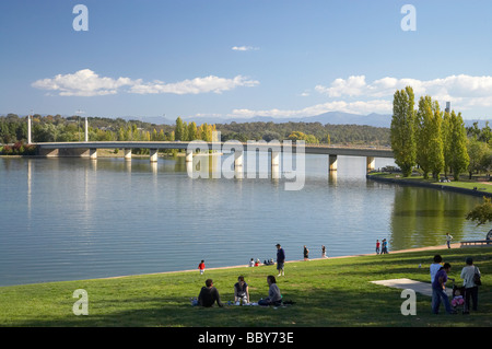 Commonwealth Avenue Bridge und Lake Burley Griffin Canberra ACT Australien Stockfoto