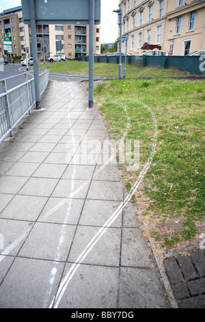 weiße Linien Plymouth. Graffiti-Vandalismus-Kunst. Student der Universität von plymouth Stockfoto