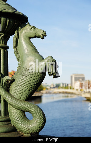 Detail von einem Seepferdchen auf Grattan-Brücke über den Fluss Liffey in Dublin Irland Stockfoto