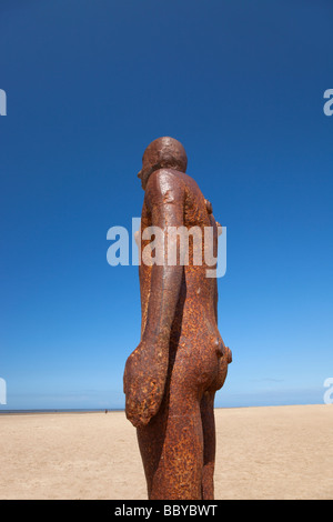 Sir Antony Gormley artwork Eine andere Stelle Crosby Strand, die Teil der Sefton Coast befindet, innerhalb der Liverpool City Region des Vereinigten Königreichs. Stockfoto