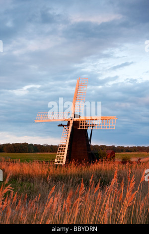 Herringfleet aus Holz Kittel Entwässerung Mühle endlich Licht auf der Suffolk-Seite des Rahmens an die Broads Norfolk & Suffolk. Stockfoto