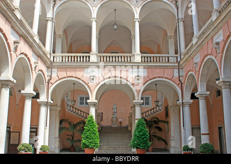 Spektakuläre restaurierten Palazzo, Teil der Via Garibaldi, Strada Nuova Entwicklungsprojekt in Genua, Italien Stockfoto