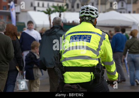 PSNI Polizist auf mobile Bergrettung Fahrräder während der Veranstaltung in Nordirland Vereinigtes Königreich Stockfoto