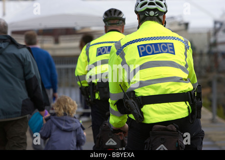 PSNI Polizisten auf mobile Bergrettung Fahrräder während der Veranstaltung in Nordirland Vereinigtes Königreich Stockfoto