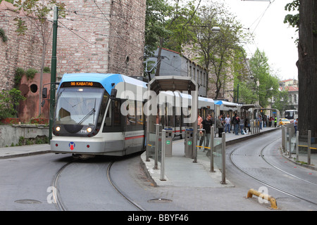 Istanbul Türkei ÖPNV Tram-Station am Gulhane neben dem Topkapi-Palast auf dem Weg zu Kabatas Stockfoto