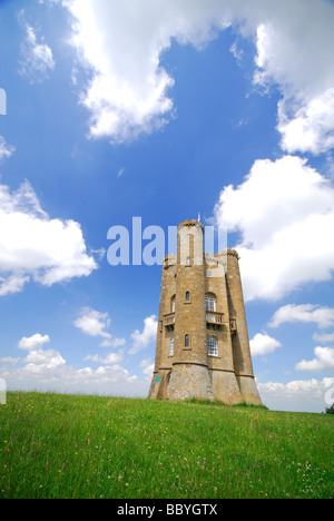 Worcestershire, UK. Broadway Tower in der Nähe von Dorf Broadway in den Cotswolds. 2009. Stockfoto