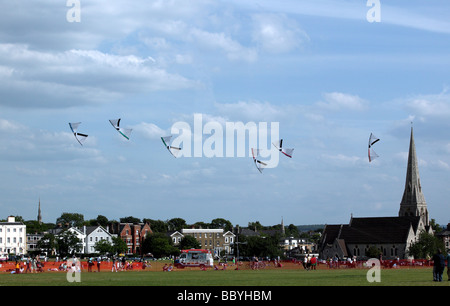 Bildung-Drachensteigen während der Blackheath International Kite Festival 2009 Stockfoto