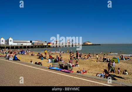 Strandpromenade und Unterhaltung Pier in Clacton on Sea auf der Küste von Essex Stockfoto