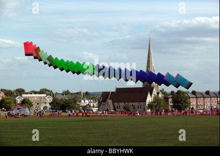 Ein Gian Stapel Flexifoil Drachen geflogen von einem Mann in Blackheath International Kite Festival 2009 Stockfoto