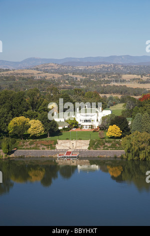 Regierungsgebäude in Herbst Yarralumla und Lake Burley Griffin Canberra ACT Australien Antenne Stockfoto