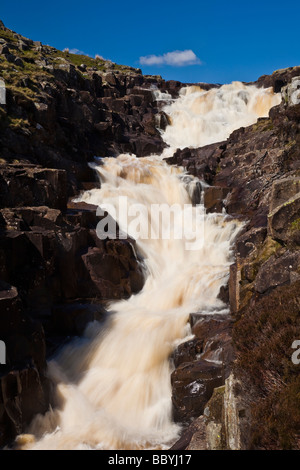 Kessel-Schnauze ist ein 180 Meter langen Wasserfall am Oberlauf des Flusses Tees im Norden Englands erreicht, Stockfoto