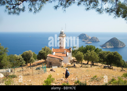 Leuchtturm am Kap Gelidonia mit Blick auf Bes Adalar (Five Islands), Lykischen Weg, Türkei Stockfoto