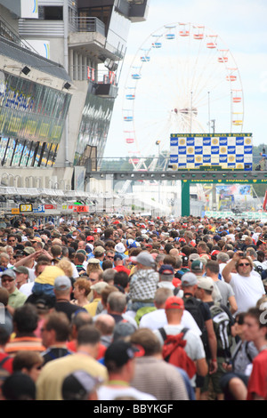 Le Mans Sarthe 24 Heures Stunden Autorennen Schaltung Frankreich jährliche Pit Lane Spaziergang sport Stockfoto