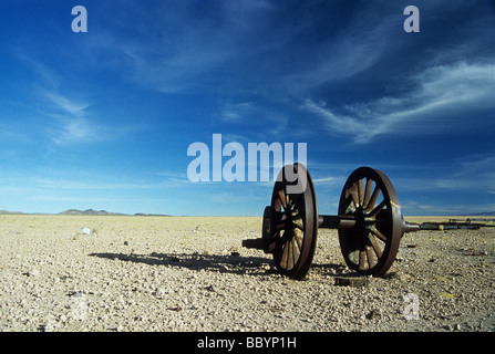 Zum Zeilenende - verlassene Rad im Zug Friedhof von Uyuni, Bolivien Stockfoto