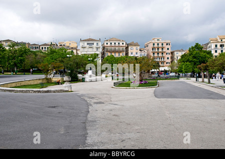 Die charmante und erholsamen öffentlichen Platz auf Liston Esplanade, Corfu Town, Korfu Stockfoto