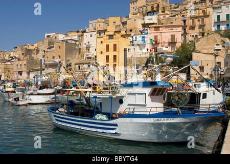 Am Wasser, Hafen, Angeln, Boote, Sciacca, Sizilien, Italien, Europa Stockfoto