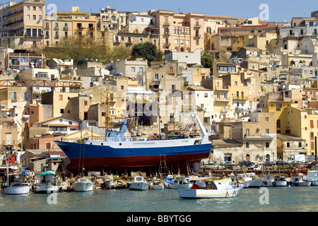 Am Wasser, Hafen, Angeln, Boote, Sciacca, Sizilien, Italien, Europa Stockfoto