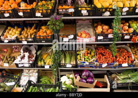 Obst und Gemüse zu verkaufen, Shop am Corso Umberto von Taormina, Sizilien, Italien Stockfoto