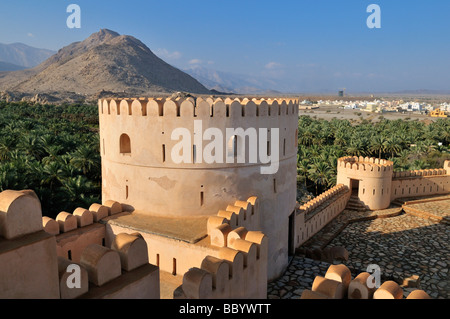 Historischen Adobe Befestigung Nakhal, Nakhl Fort oder Burg, Hajar al-Gharbi-Gebirge, Batinah Region, Sultanat Oman, Arabien Stockfoto