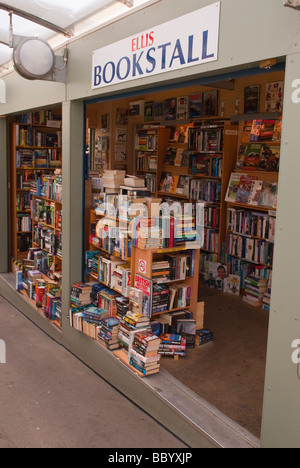 Ellis Bücherstand Antiquariat Shop speichern Verkauf gebrauchte Bücher auf Norwich Markt im Vereinigten Königreich Stockfoto