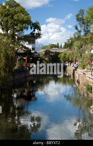 Kleine Brücke in der Altstadt Lijiang China Stockfoto