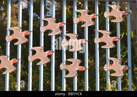 Vogel-Kunst auf Geländern an Morecambe im Rahmen des Projektes Regeneration, Lancashire, UK Stockfoto