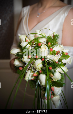 Nahaufnahme der Braut hält Blumenstrauss Stockfoto
