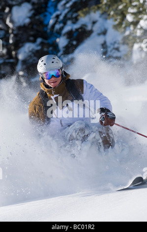 Mann, Skifahren in Aspen, Colorado. Stockfoto