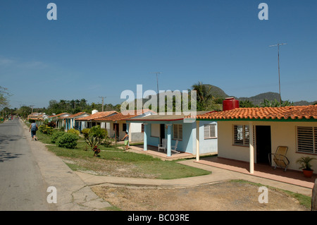 Eine Reihe von bunten Häuser in der Stadt von Vinales, Kuba. Stockfoto