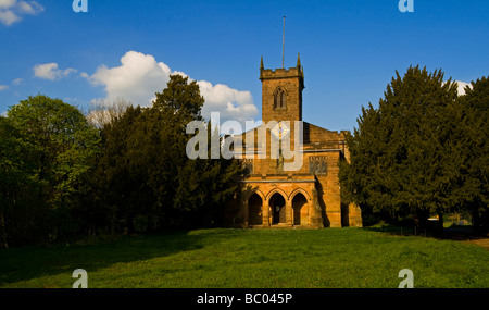 Str. Marys Kirche in Cromford Derbyshire England, wo die Überreste von Sir Richard Arkwright unter dem Altarraum begraben liegen Stockfoto
