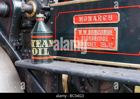 Ölflasche Dampf bereit, Dampfwalze Monarch bei einer Dampf-Kundgebung in Hampshire, England zu schmieren. Stockfoto