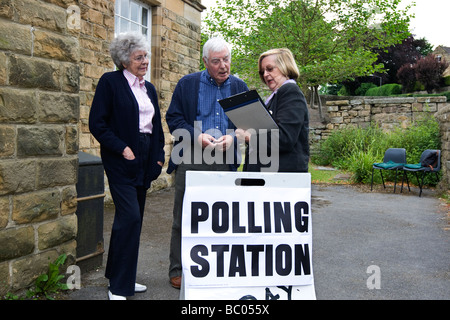 Eine ländliche Wahllokal in den Peak District Dorf Baslow in Derbyshire Stockfoto