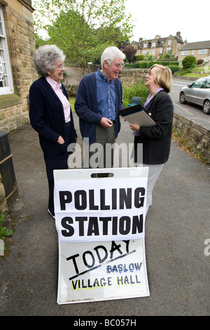 Eine ländliche Wahllokal in den Peak District Dorf Baslow in Derbyshire Stockfoto