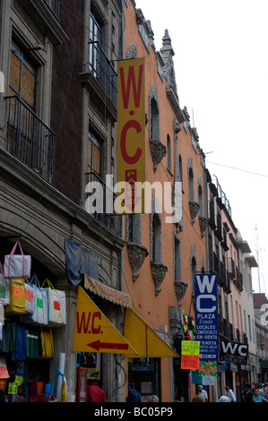 Anzeichen, die auf öffentlichen WCs sind häufig in Mexiko-Stadt Stockfoto