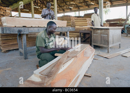 Die HIV-AIDS-Krise führte ein Sägewerk, Särge Quelimane Mosambik zu machen Stockfoto