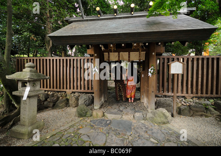 Kleiner Schrein. Yasaka-Shinto-Schrein Komplex (aka Yasaka-Jinja oder Gion-Schrein). Gion-Viertel. Kyoto. Kansai. Japan Stockfoto